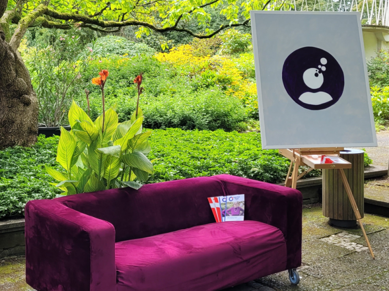 Ausstellung: Das LILA SOFA - Neuss setzt ein Zeichen für Demenzsensibilität