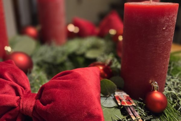 Wir gestalten Adventskränze!