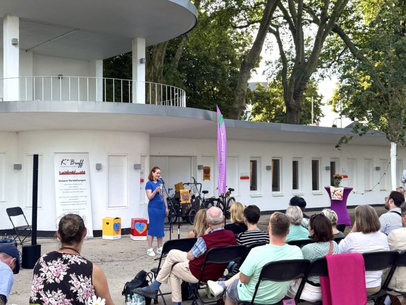 HERZENSBÜHNE- Open Stage: Musik, Poetry & Comedy